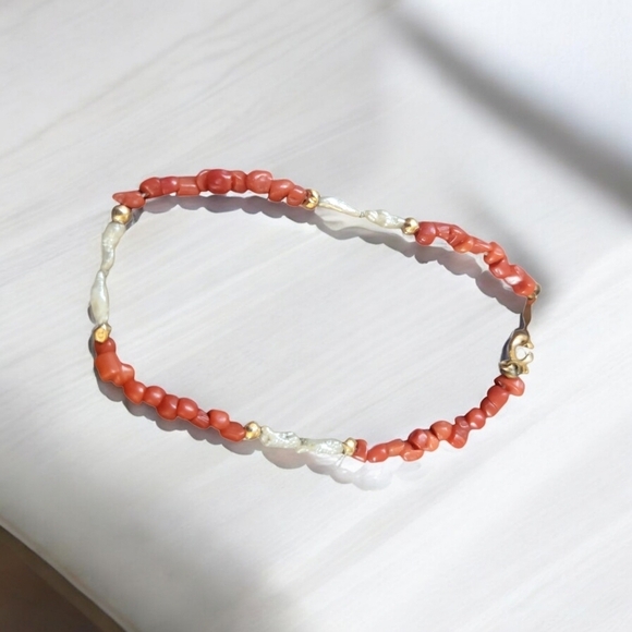 Red and white bead bracelet - Picture 1 of 1